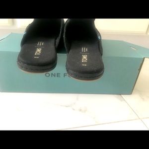NEW! Toms black leather nova wrap slip ons